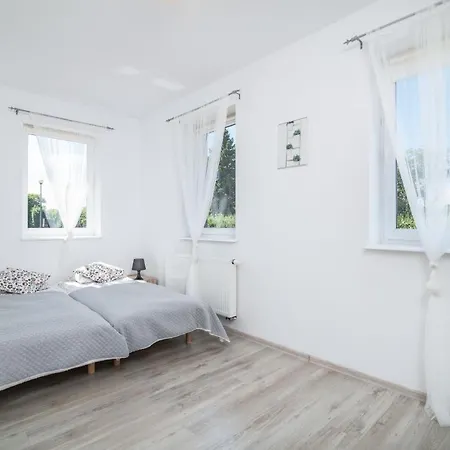 Piastowy Dwór Jastrzębia Góra