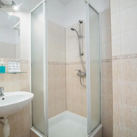 Piastowy Dwór * Jastrzębia Góra