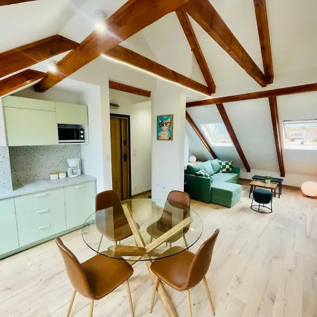 Piastowy Dwór Jastrzębia Góra